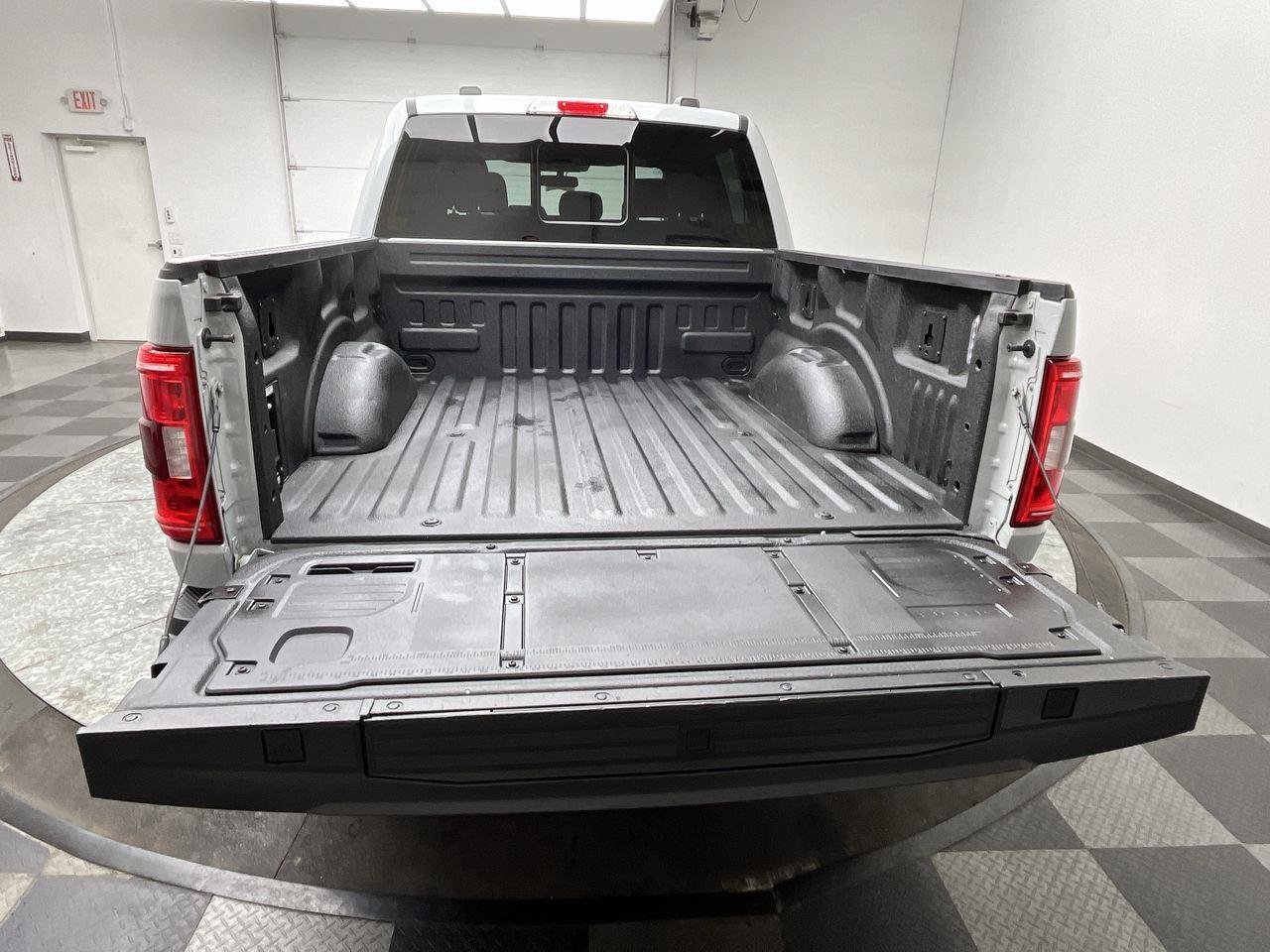 Used 2023 Avalanche Gray Ford XLT image 32