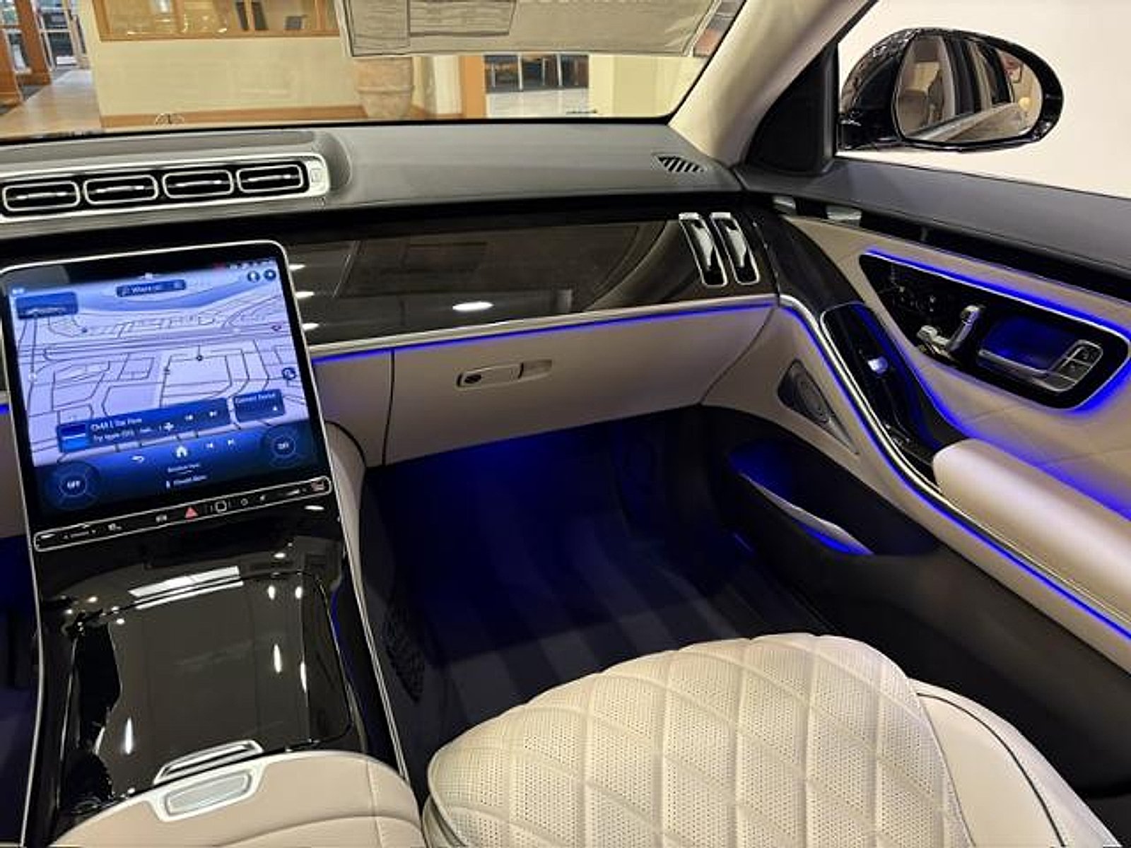 New 2026 Emerald Green Metallic Mercedes-Benz S 580 image 10