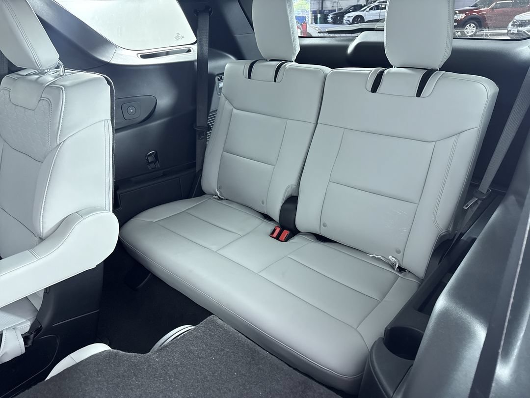New 2027 Avalanche Gray Ford Platinum image 24