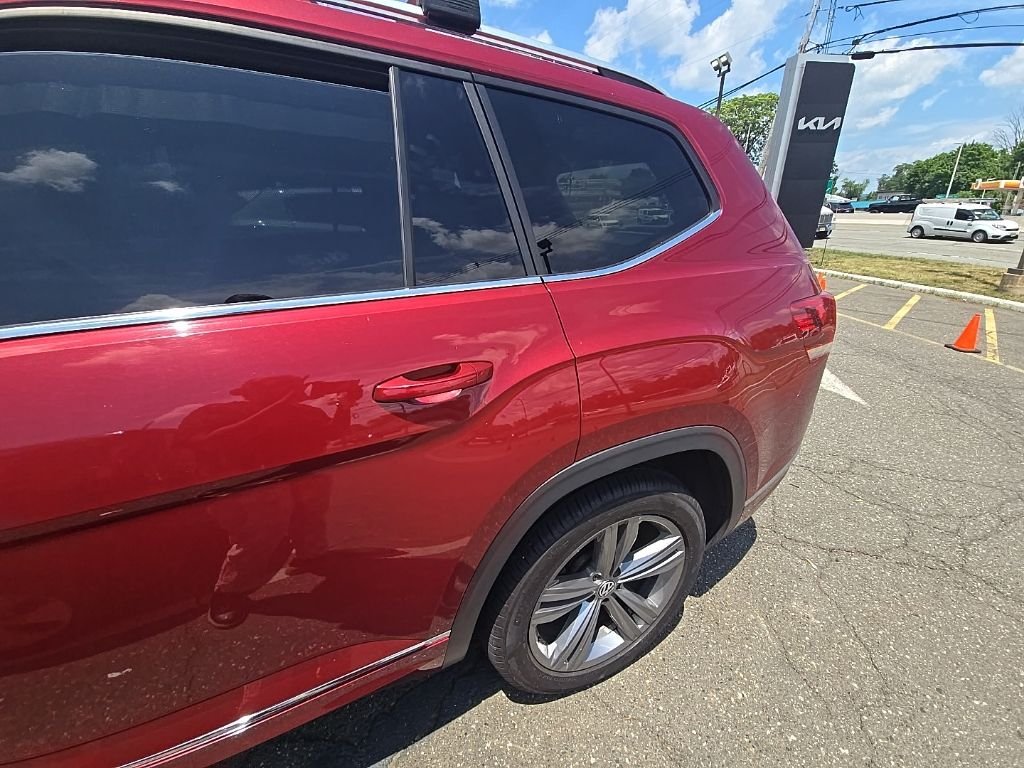 Used 2018 Red Volkswagen SEL image 4