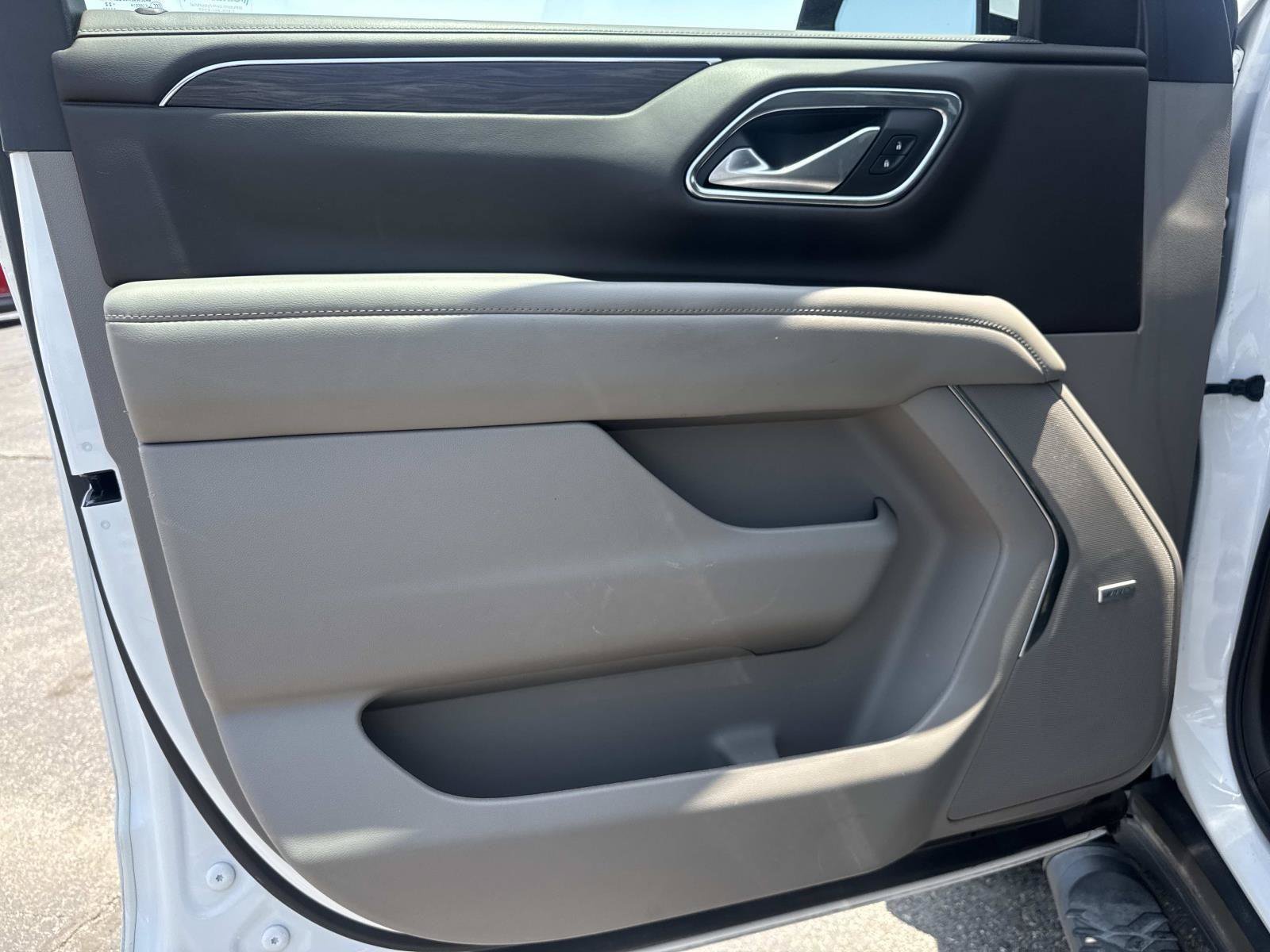 Used 2022 White Chevrolet Z71 image 44