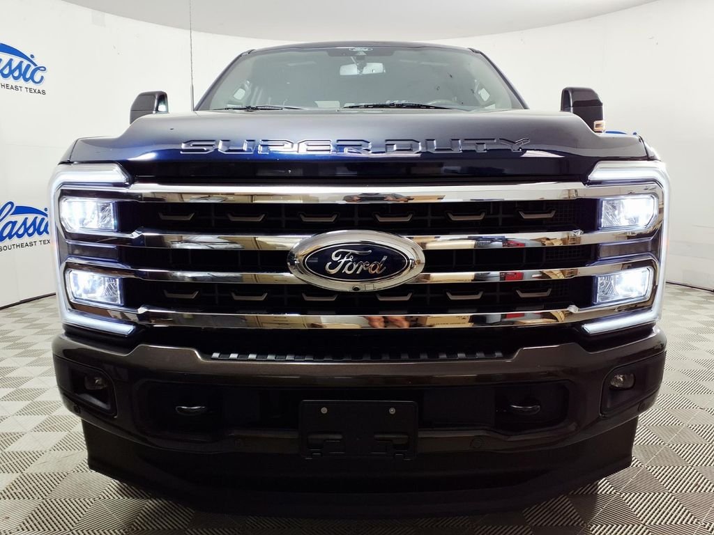 Used 2024  Ford King Ranch image 3