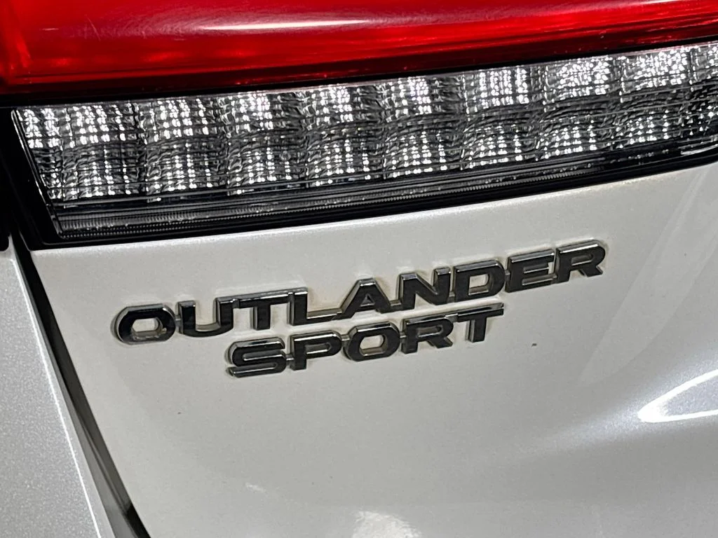 Used 2021 White Mitsubishi 2.0 SE image 23