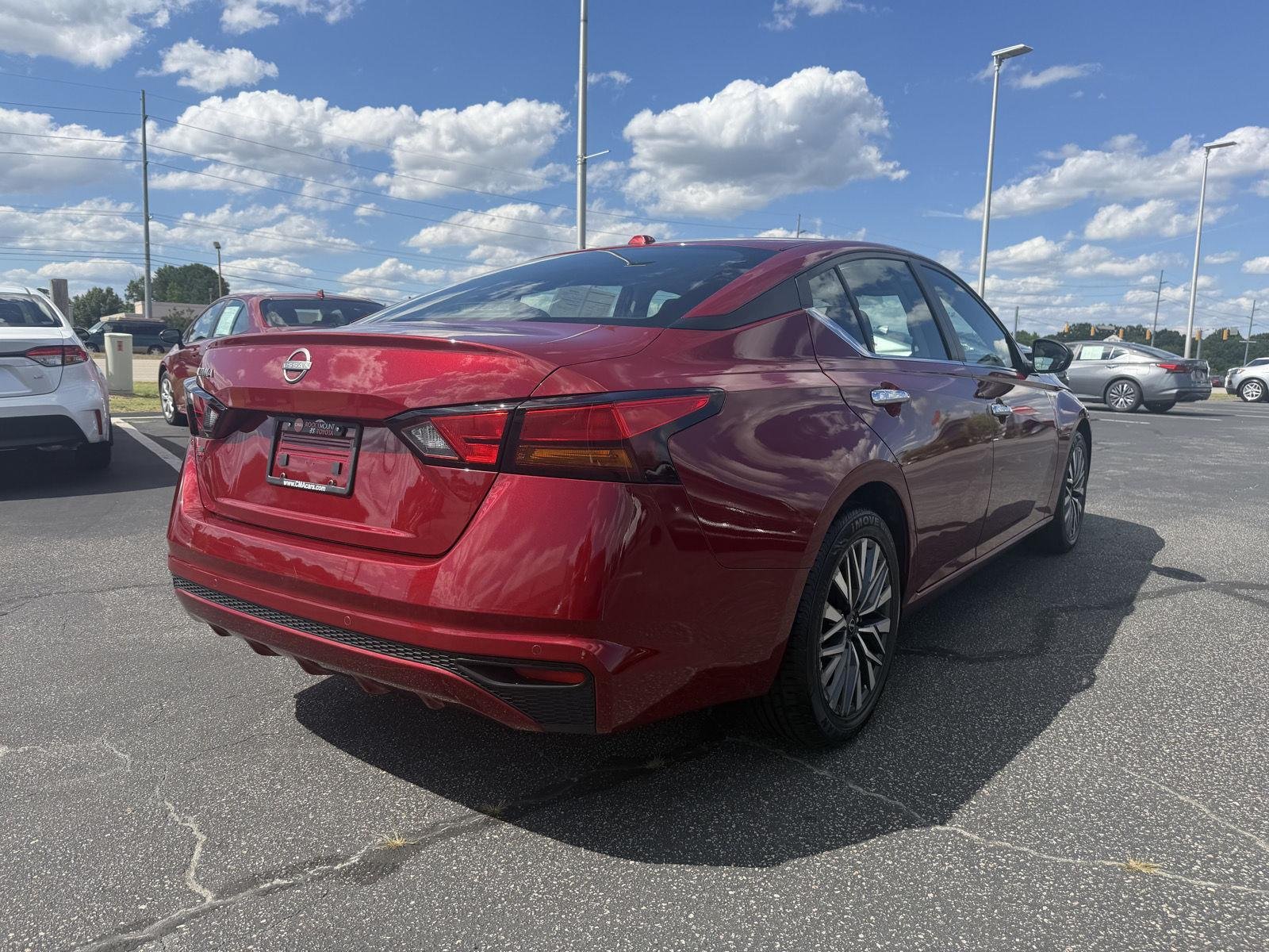 Used 2025 Scarlet Ember Nissan SV image 7