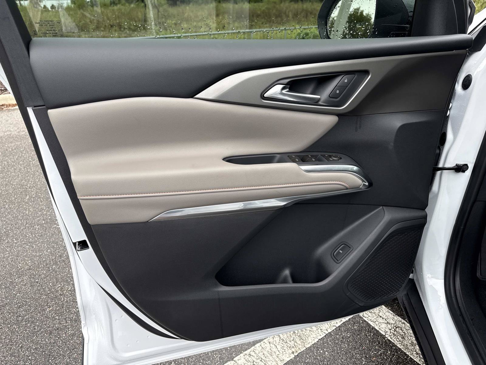 2027 Chevrolet Traverse LT - Photo 18
