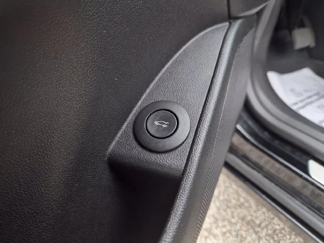 Used 2017 BLACK OYNX Buick Essence image 15