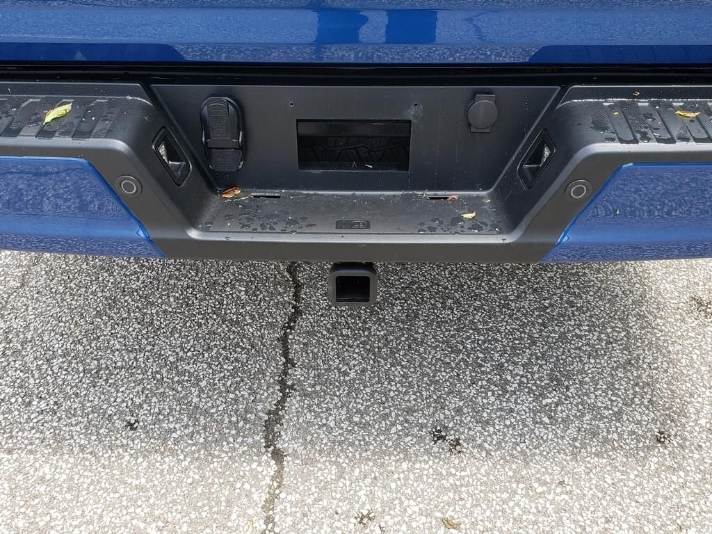 Used 2022 Blue Metallic Ford XL image 9