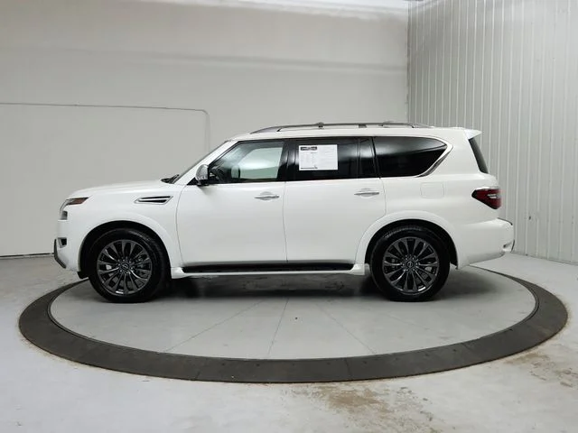 Used 2024 White Nissan Platinum image 5
