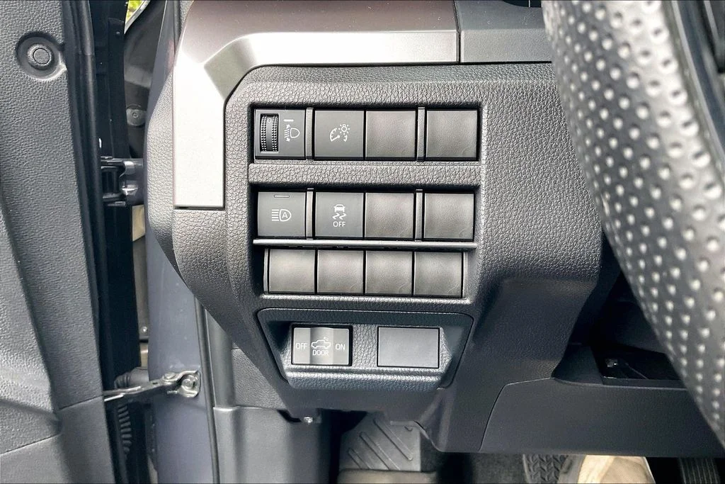 Used 2024  Toyota SR5 image 33