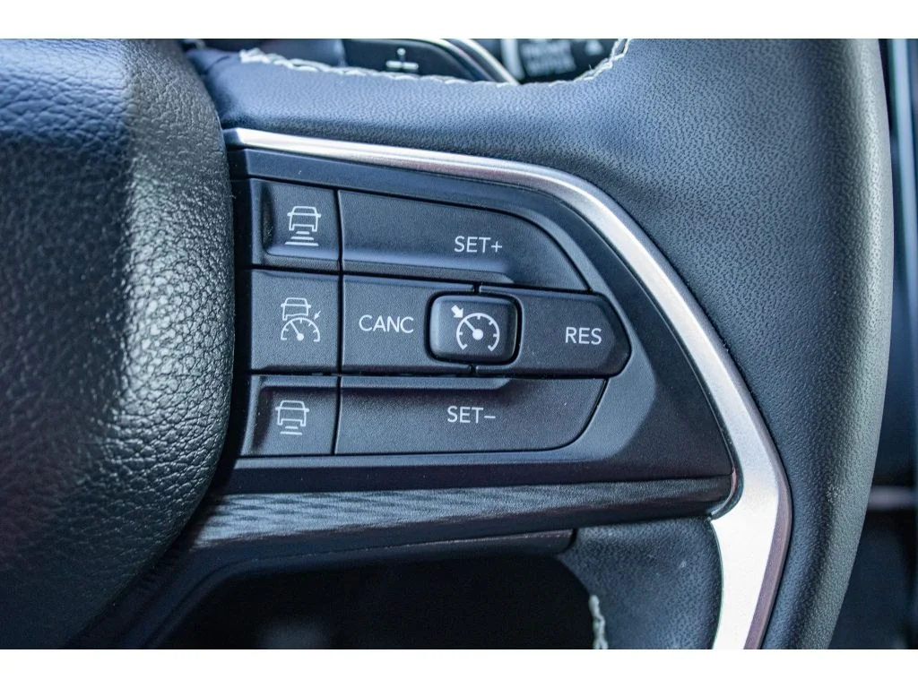 Used 2024 Baltic Gray Metallic Clearcoat Jeep Laredo X image 40