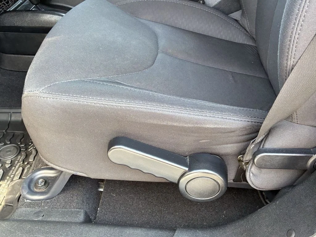 Used 2015 Silver Jeep Unlimited Sport image 18