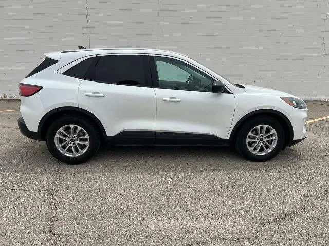 Used 2022 Star White Ford SE image 36