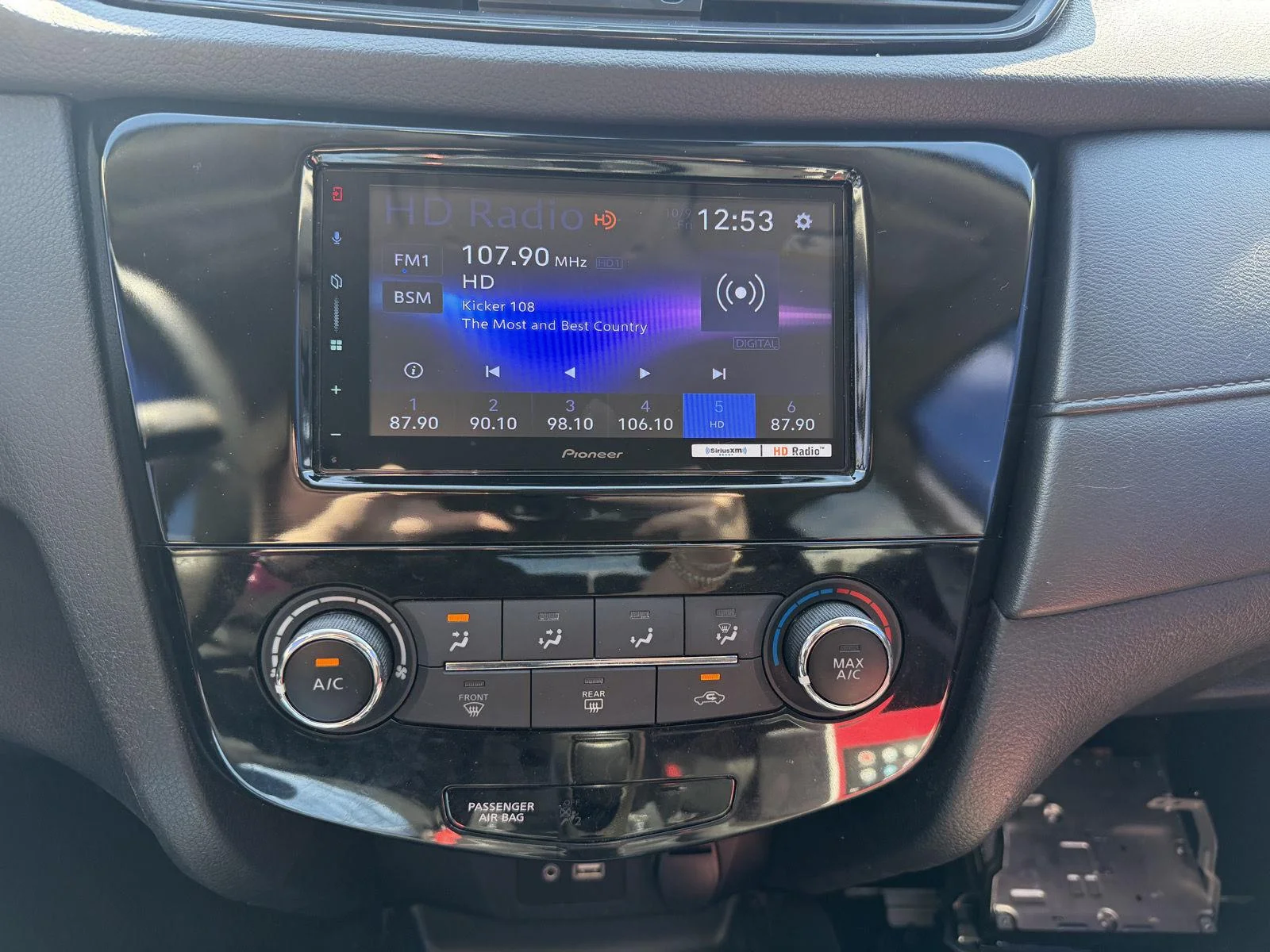 Used 2019 Caspian Blue Metallic Nissan S image 11
