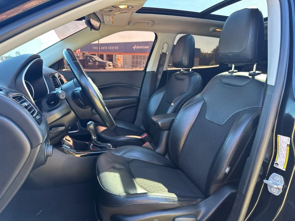 Used 2021 Diamond Black Jeep Latitude image 10