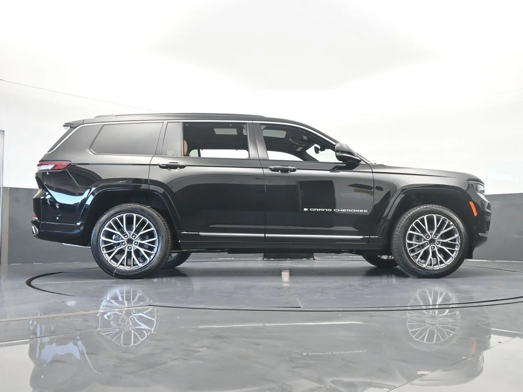 New 2025 Diamond Black Crystal Pearl-Coat Exterior Paint Jeep Summit image 61
