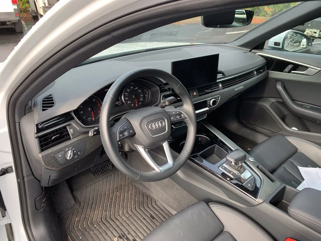 Used 2025 Glacier White Audi 45 S line Premium image 11