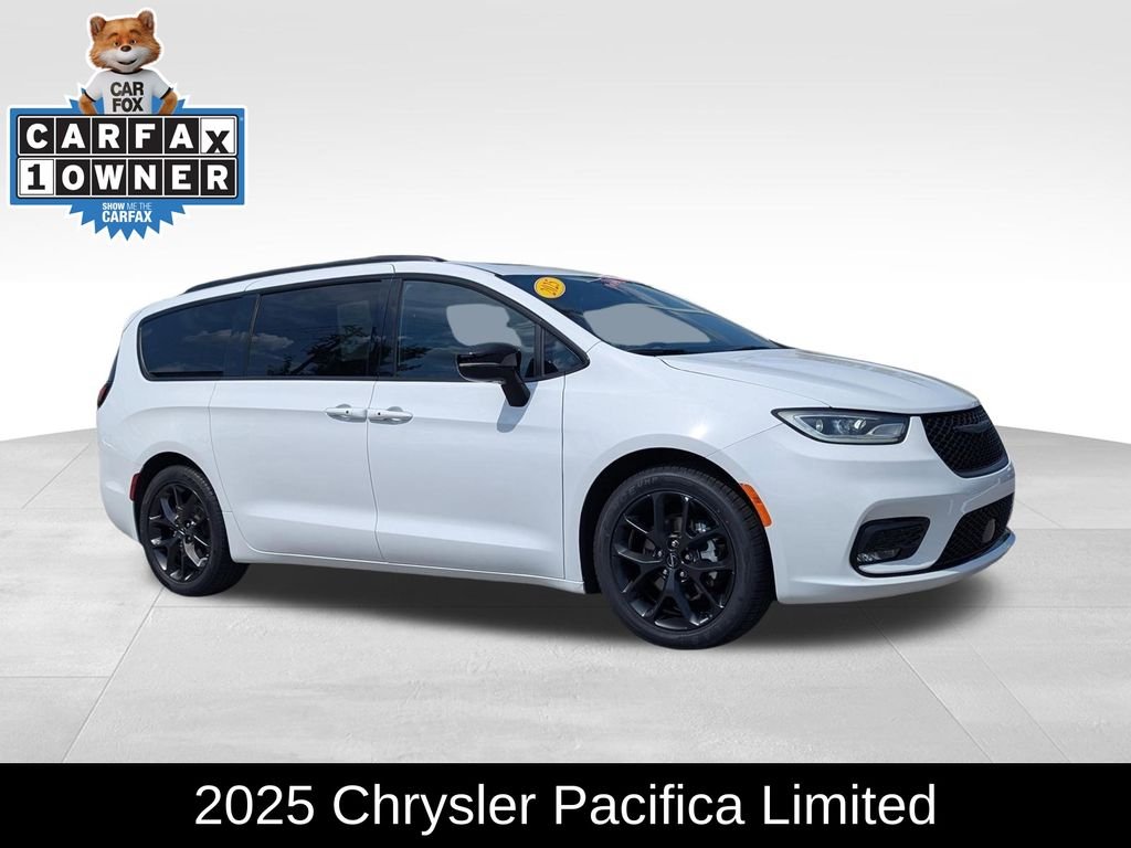 2025 Chrysler Pacifica Limited's photo