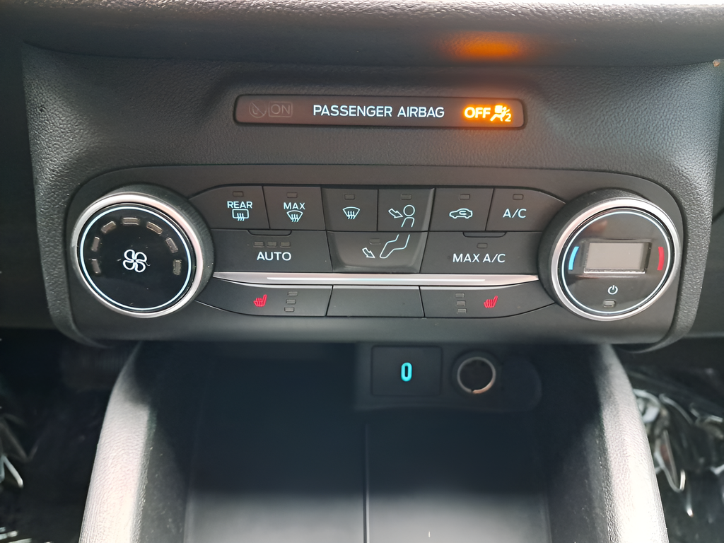 Used 2020 Black Ford SE image 23