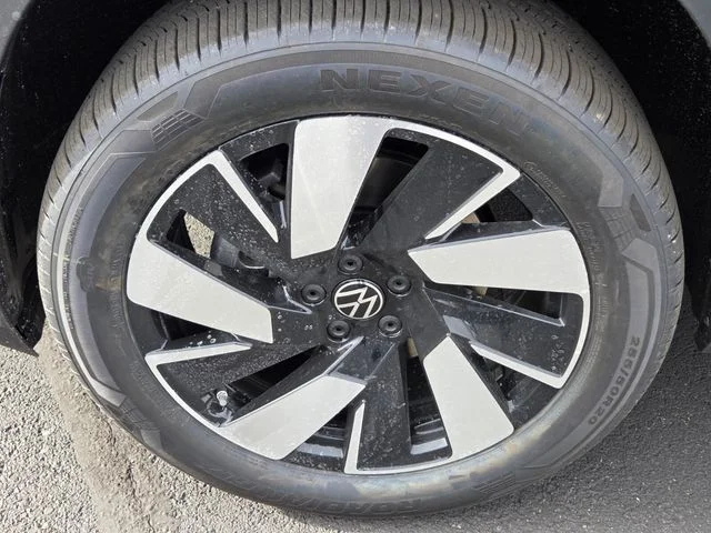 New 2026 Silver Volkswagen 2.0T SE w/Technology image 5