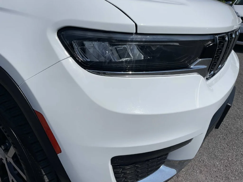 Used 2023 White Jeep Limited image 34