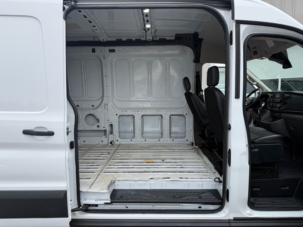 Used 2023 Oxford White Ford Base image 18