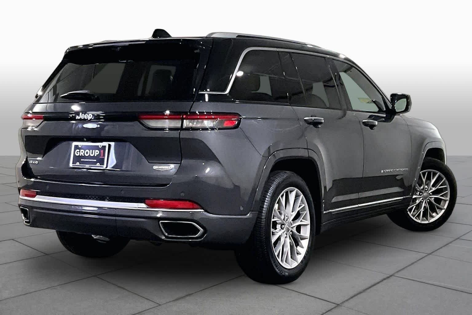 Used 2023 Baltic Gray Metallic Clearcoat Jeep Summit image 12