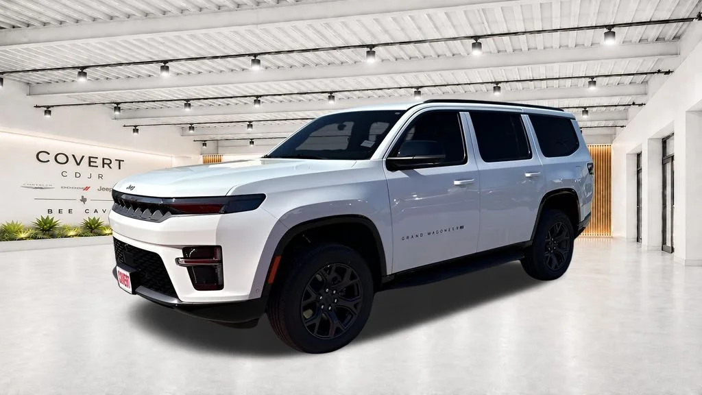 New 2026 Bright White Clear-Coat Exterior Paint Jeep Limited image 4