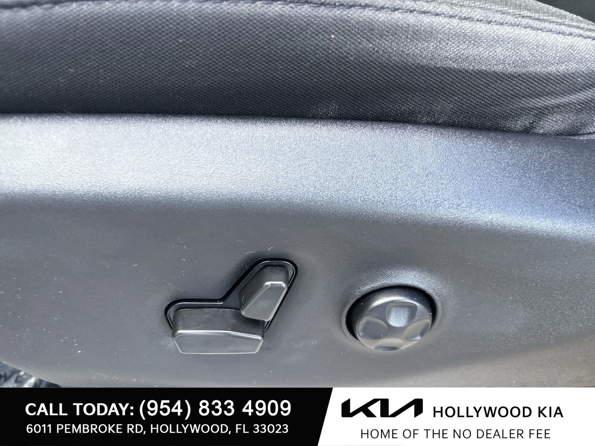Used 2021 Brilliant Black Crystal Pearlcoat Chrysler Touring image 14