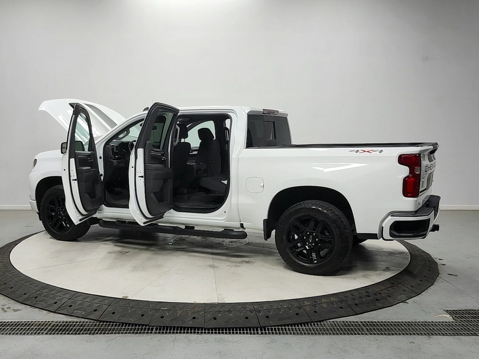 Used 2023 White Chevrolet RST image 13