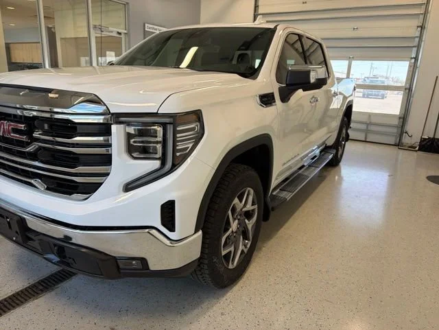 2026 GMC Sierra 1500 SLT - Photo 10