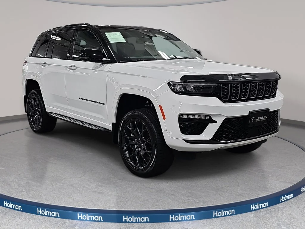 Used 2024 White Jeep Summit Reserve image 4