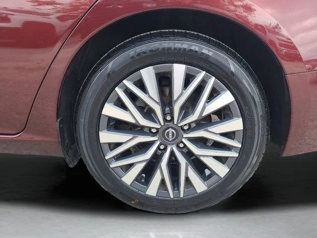 Used 2024 Red Nissan 2.5 SV image 12