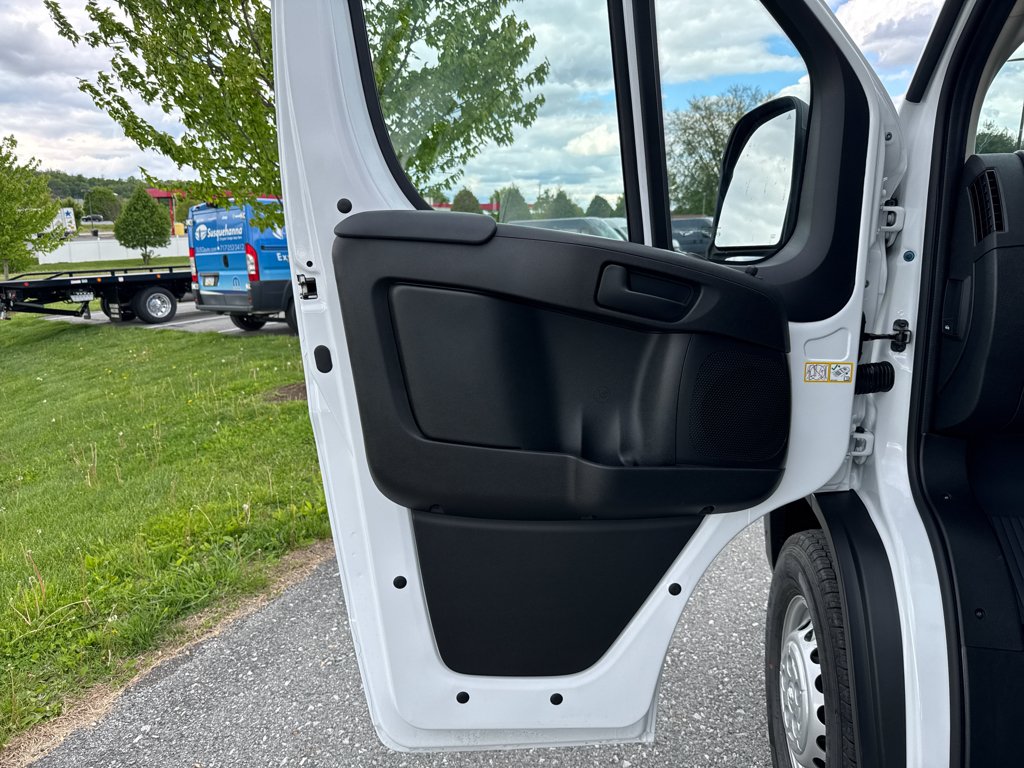 New 2026 Bright White Clear-Coat Exterior Paint RAM Tradesman image 31