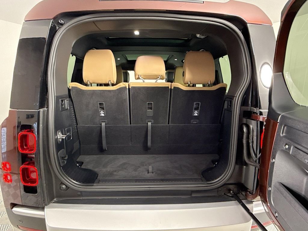 New 2025 Sedona Red Land Rover S image 22