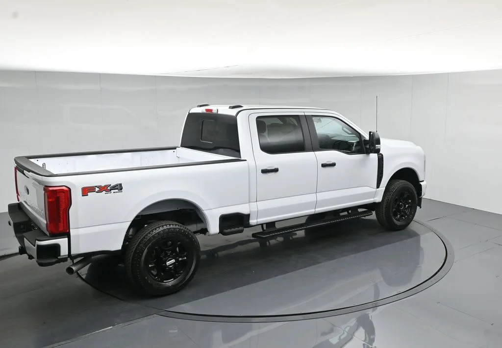 New 2026 Oxford White Ford XL image 37
