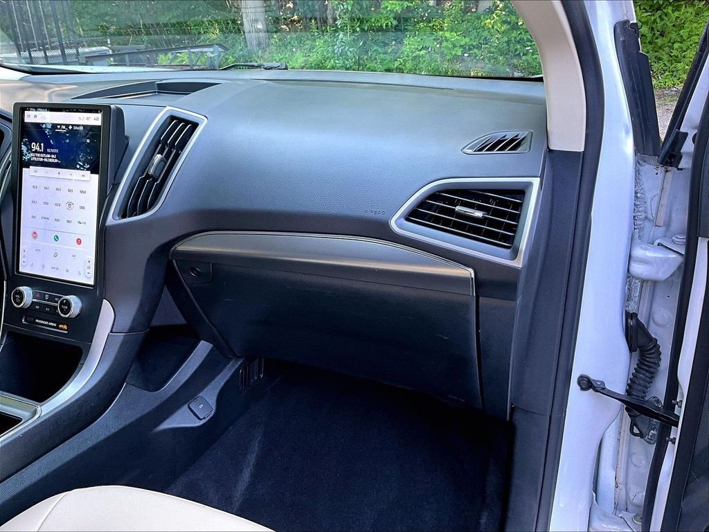 Used 2022 White Ford SEL image 13