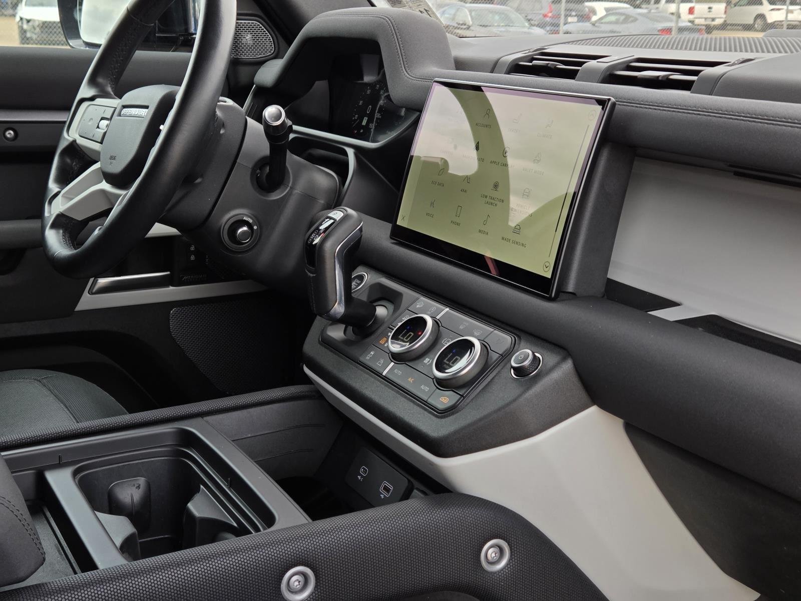 Used 2022 Eiger Grey Metallic Land Rover X-Dynamic SE image 45