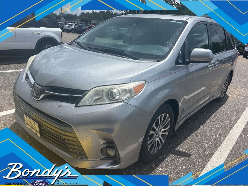 2018 Toyota Sienna XLE V6 8-Passenger's photo