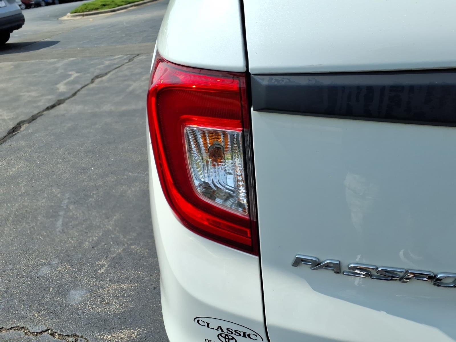 Used 2021 Platinum White Pearl Honda EX-L image 19