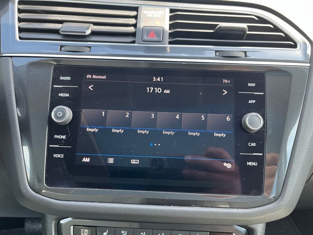 Used 2019 Green Volkswagen 2.0T SEL image 18