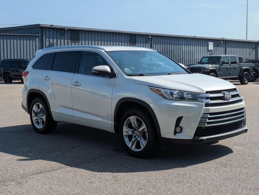 Used 2018 White Toyota Limited image 83