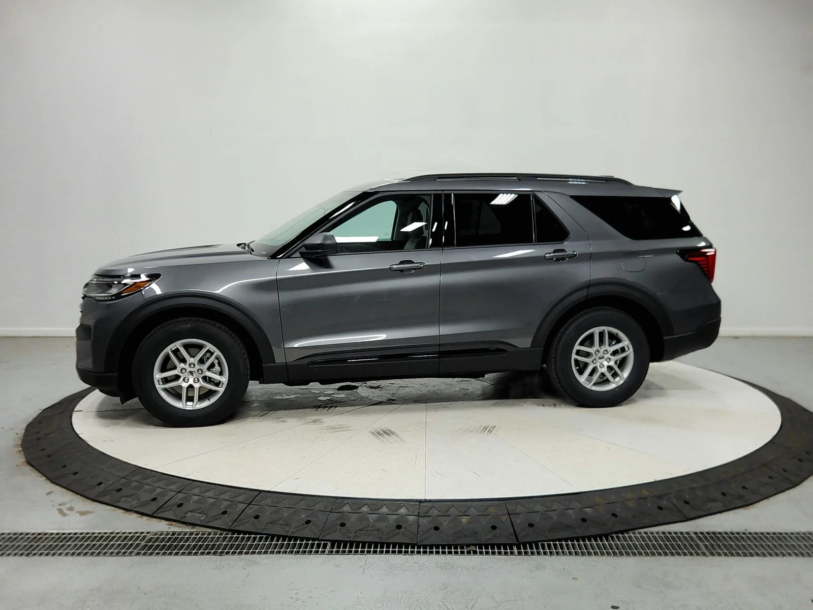 New 2026 Carbonized Gray Metallic Ford Active image 5