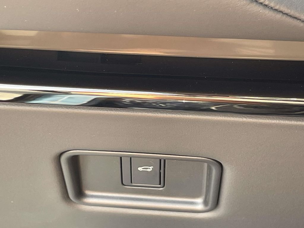New 2026 Carpathian Grey Land Rover Dynamic SE image 36