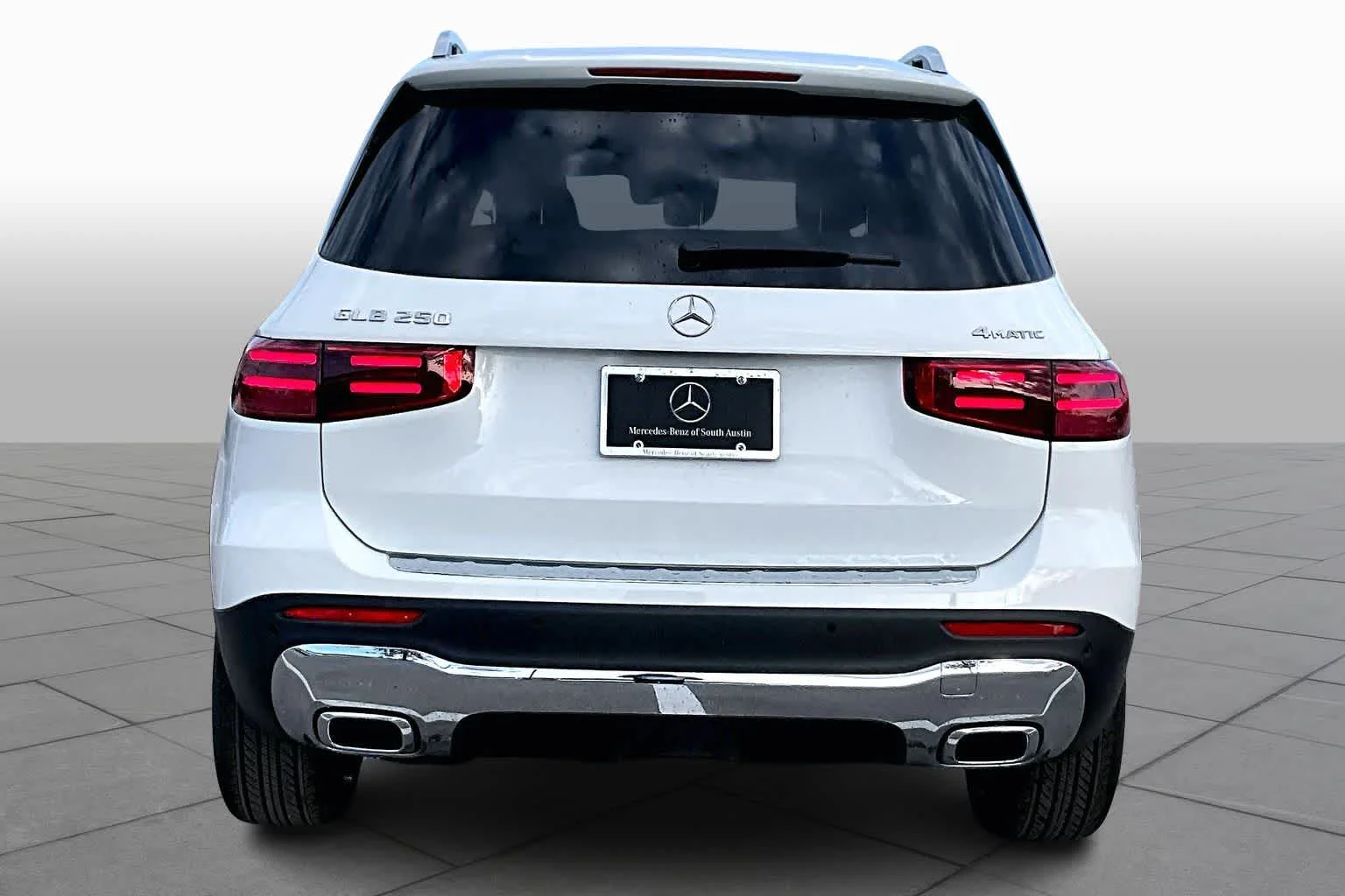 New 2026 Polar White Mercedes-Benz GLB 250 image 4