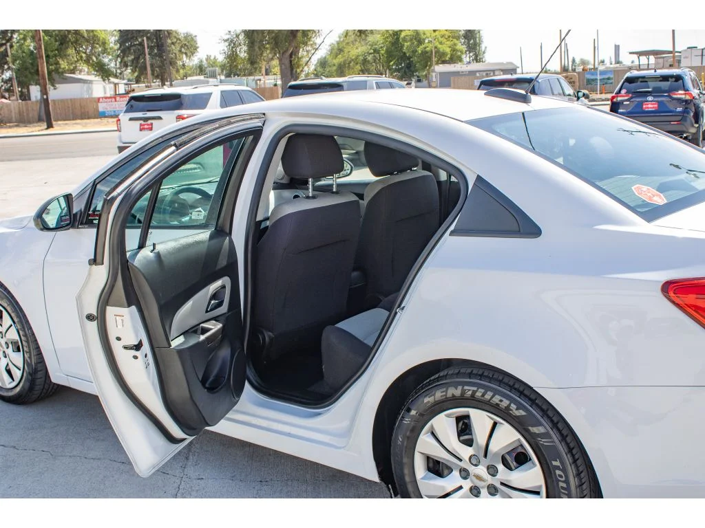 Used 2015 Summit White Chevrolet LS image 13