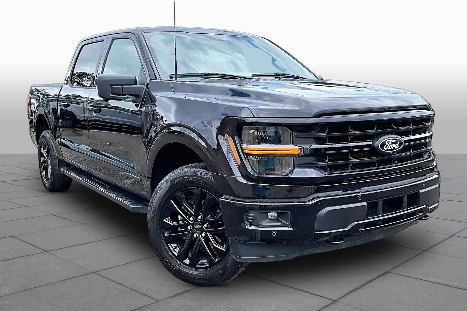 Used 2025 Agate Black Metallic Ford XLT image 3