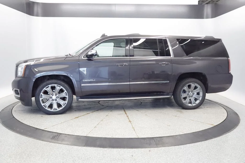 Used 2016 Silver GMC Denali image 2