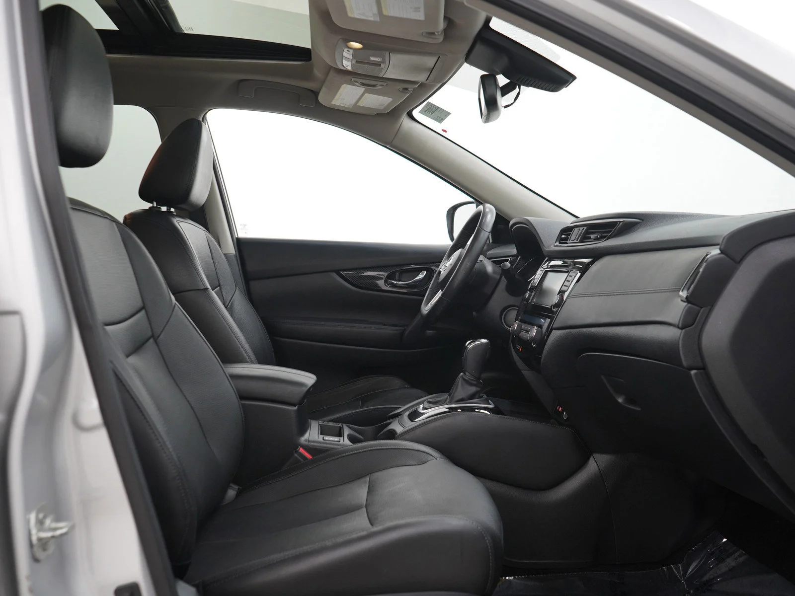 Used 2018 Brilliant Silver Nissan SL image 13