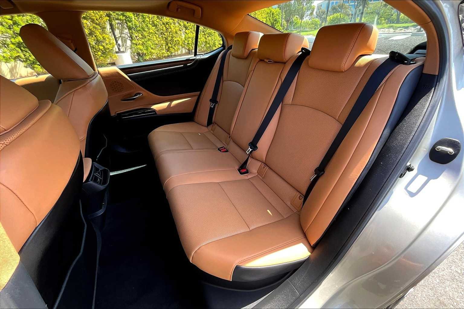 Certified Used 2022 MOONBEAM BEIGE MET. Lexus  image 18