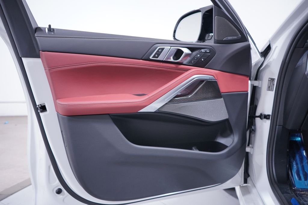 New 2027 White Metallic BMW M60i image 15